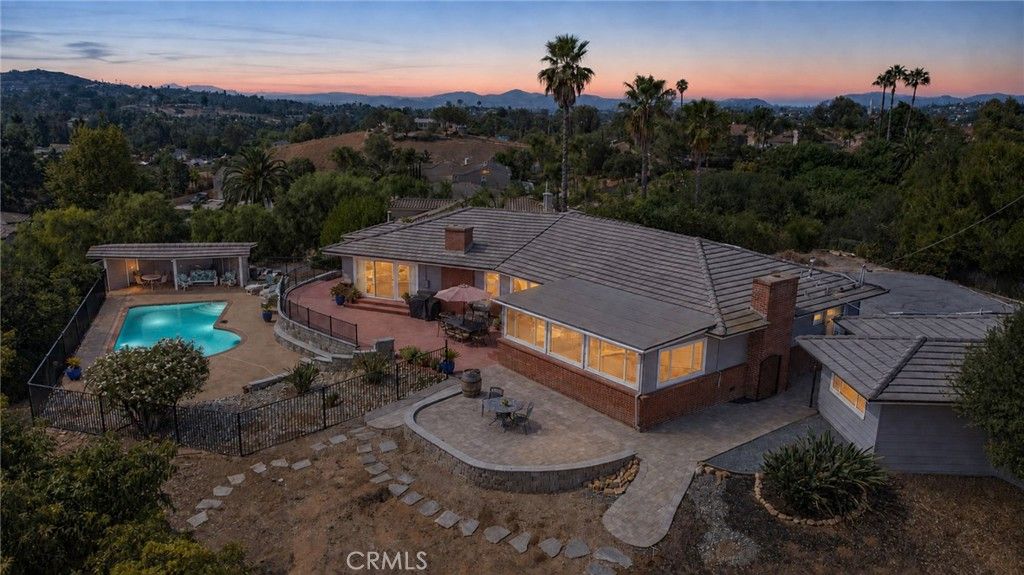 1463 S Citrus Avenue, Escondido, CA 92027