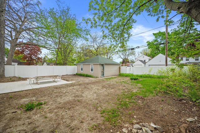 5680 N 34th STREET, Milwaukee, WI 53209