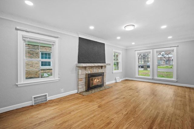 5680 N 34th STREET, Milwaukee, WI 53209