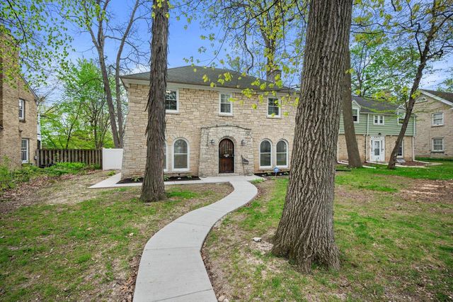 5680 N 34th STREET, Milwaukee, WI 53209