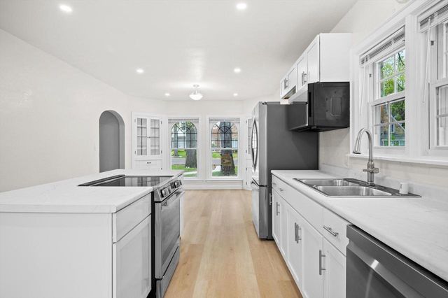 5680 N 34th STREET, Milwaukee, WI 53209