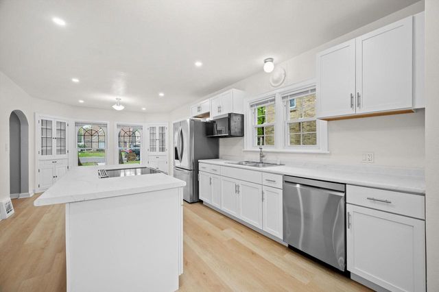 5680 N 34th STREET, Milwaukee, WI 53209