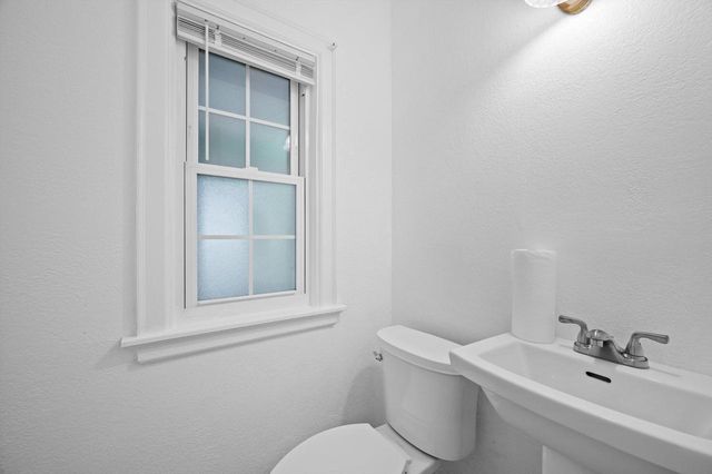5680 N 34th STREET, Milwaukee, WI 53209