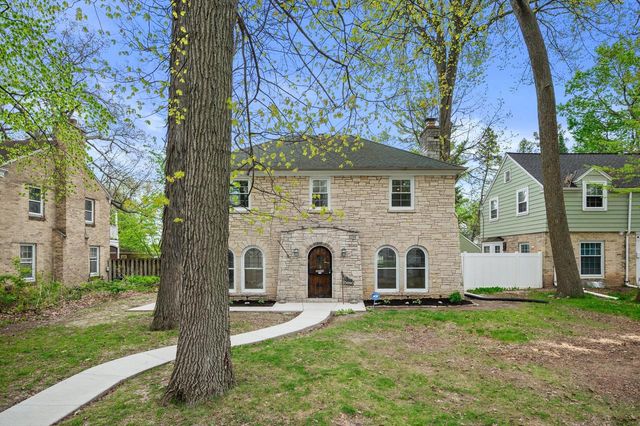 5680 N 34th STREET, Milwaukee, WI 53209