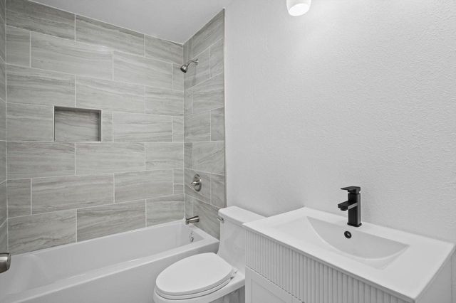 5680 N 34th STREET, Milwaukee, WI 53209