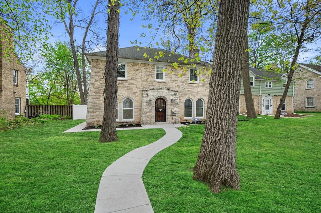 5680 N 34th STREET, Milwaukee, WI 53209