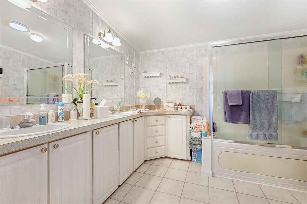 Image 17 of property listing at 5316 53RD AVENUE E N16, Bradenton, FL 34203