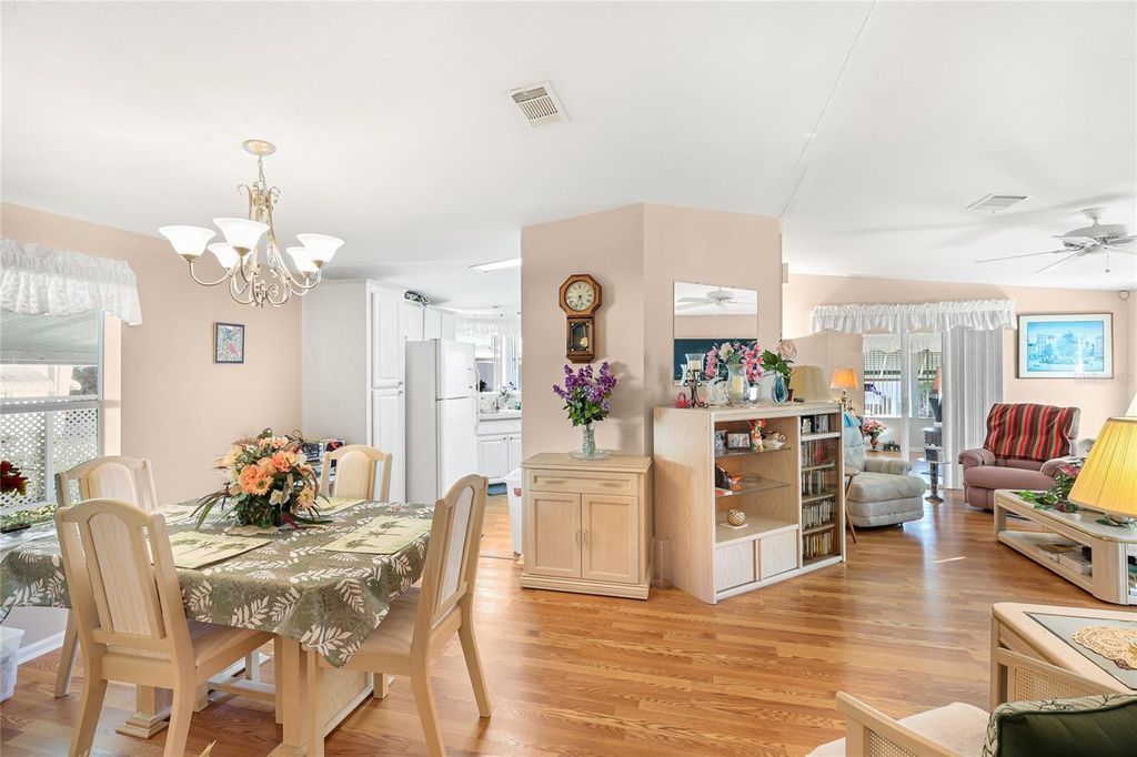 Image 4 of property listing at 5316 53RD AVENUE E N16, Bradenton, FL 34203