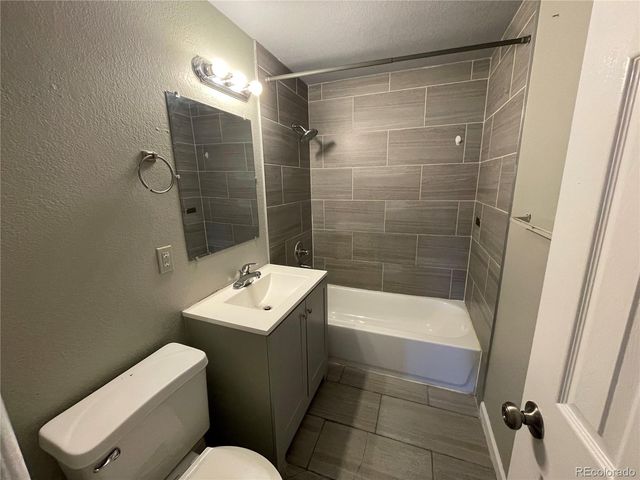 1720 Chester 2, Aurora, CO 80010