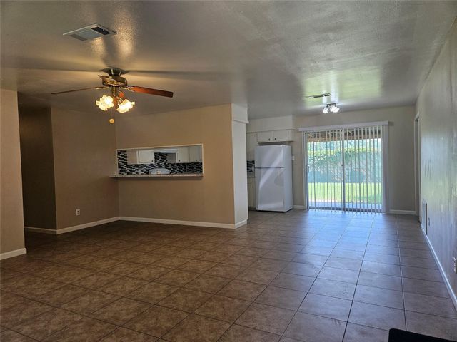 207 Shadow Oaks Drive, Conroe, TX 77303