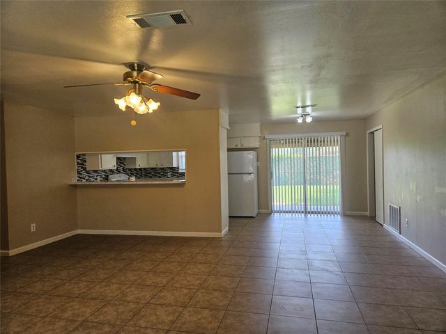 207 Shadow Oaks Drive, Conroe, TX 77303