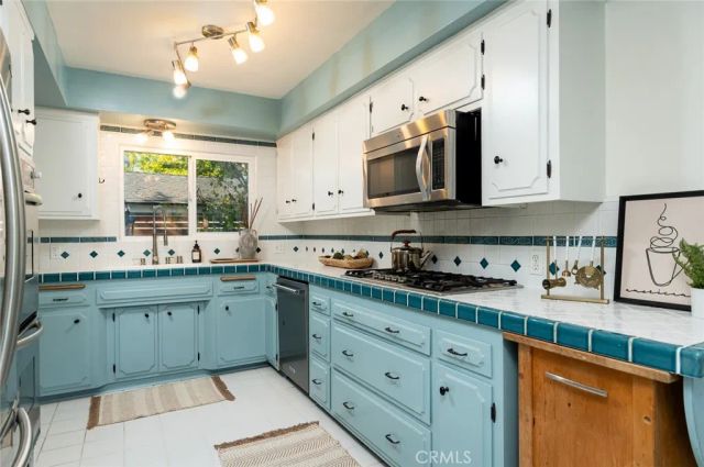 3135 Los Olivos, La Crescenta, CA 91214