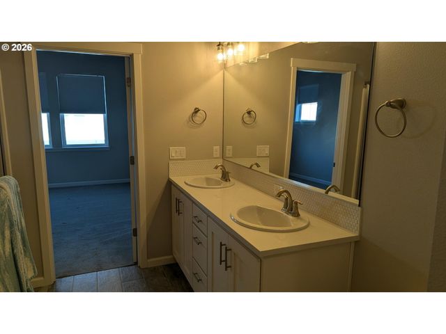 7024 Se FRASIER Ln, Hillsboro, OR 97123