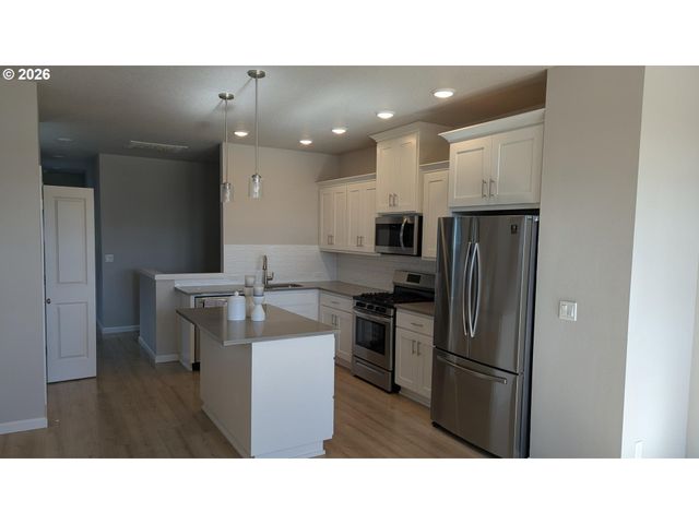 7024 Se FRASIER Ln, Hillsboro, OR 97123