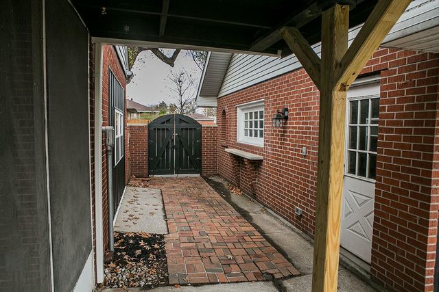 7505 Knickerbocker Pkwy, Hammond, IN 46323