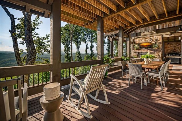 520 Overlook Drive, Blue Ridge, GA 30513