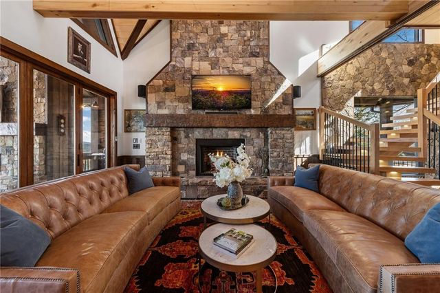 520 Overlook Drive, Blue Ridge, GA 30513