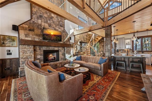 520 Overlook Drive, Blue Ridge, GA 30513