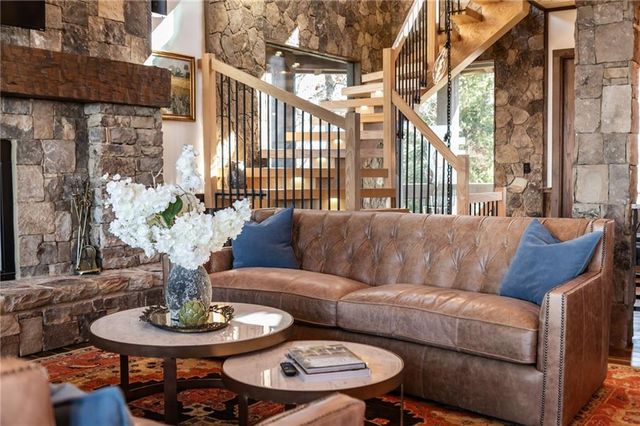 520 Overlook Drive, Blue Ridge, GA 30513