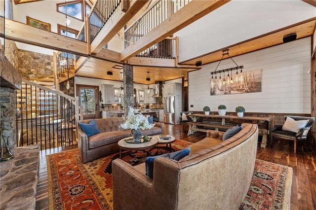 520 Overlook Drive, Blue Ridge, GA 30513