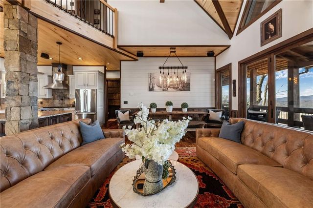 520 Overlook Drive, Blue Ridge, GA 30513