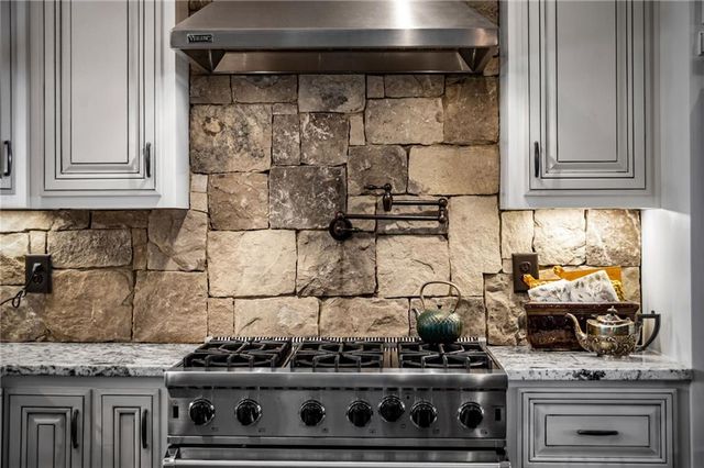 520 Overlook Drive, Blue Ridge, GA 30513