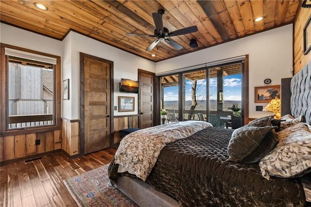 520 Overlook Drive, Blue Ridge, GA 30513