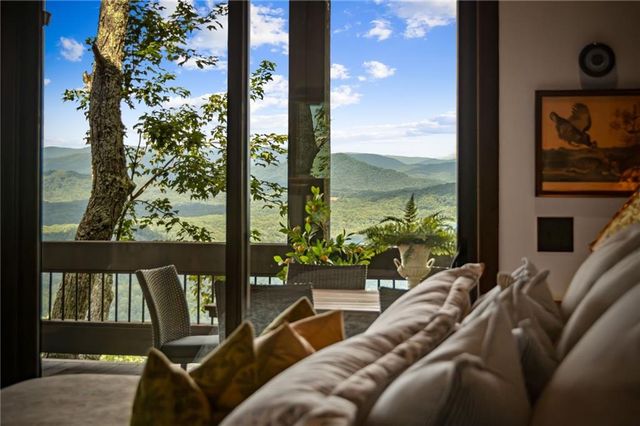 520 Overlook Drive, Blue Ridge, GA 30513