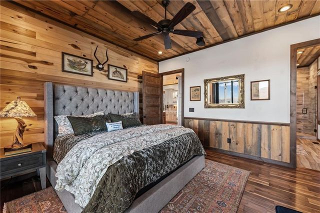 520 Overlook Drive, Blue Ridge, GA 30513