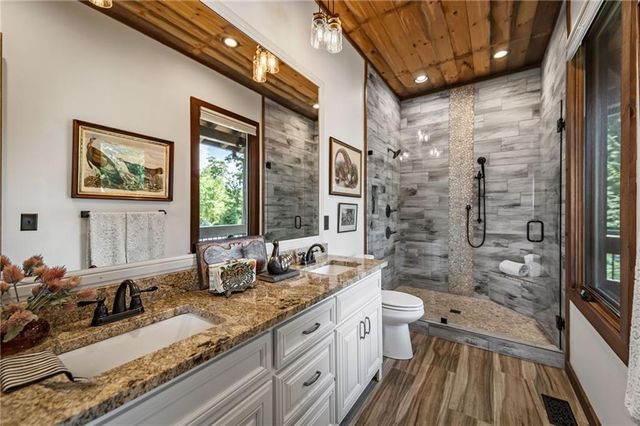 520 Overlook Drive, Blue Ridge, GA 30513