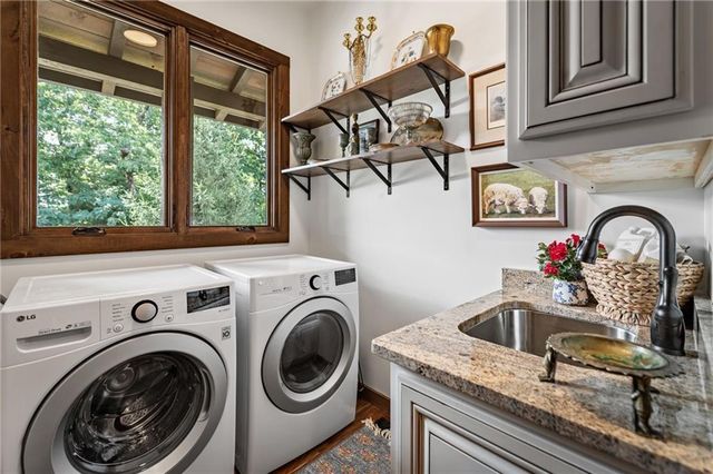 520 Overlook Drive, Blue Ridge, GA 30513