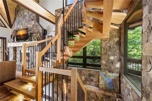 520 Overlook Drive, Blue Ridge, GA 30513