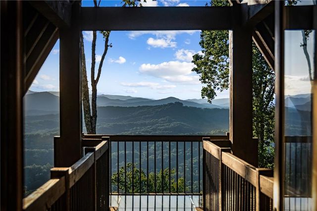 520 Overlook Drive, Blue Ridge, GA 30513