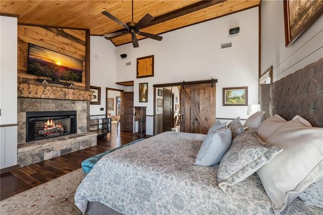 520 Overlook Drive, Blue Ridge, GA 30513