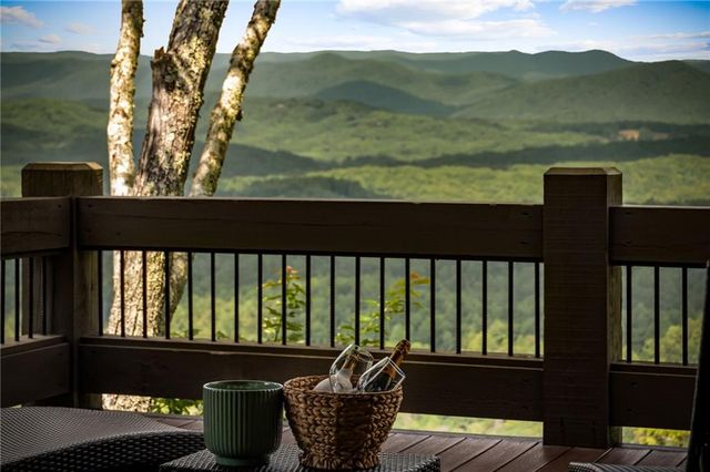 520 Overlook Drive, Blue Ridge, GA 30513