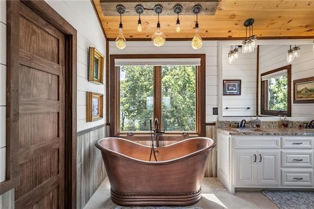 520 Overlook Drive, Blue Ridge, GA 30513