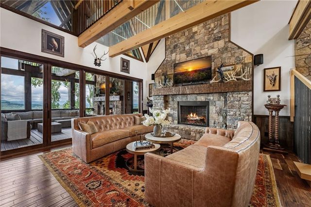 520 Overlook Drive, Blue Ridge, GA 30513