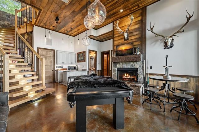 520 Overlook Drive, Blue Ridge, GA 30513