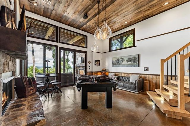 520 Overlook Drive, Blue Ridge, GA 30513