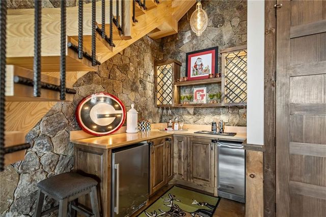 520 Overlook Drive, Blue Ridge, GA 30513