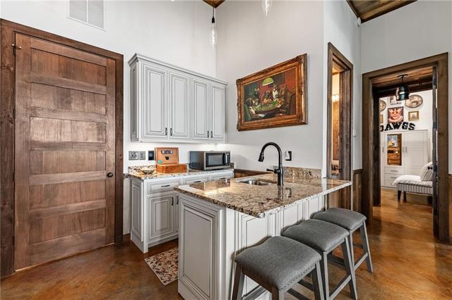 520 Overlook Drive, Blue Ridge, GA 30513