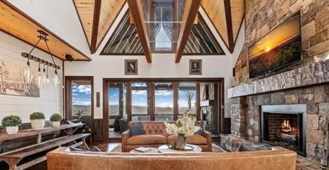 520 Overlook Drive, Blue Ridge, GA 30513