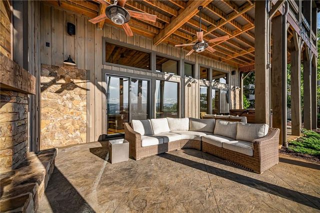 520 Overlook Drive, Blue Ridge, GA 30513