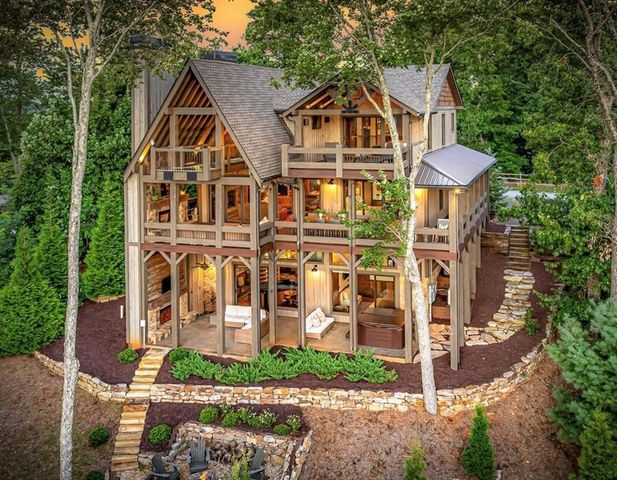 520 Overlook Drive, Blue Ridge, GA 30513