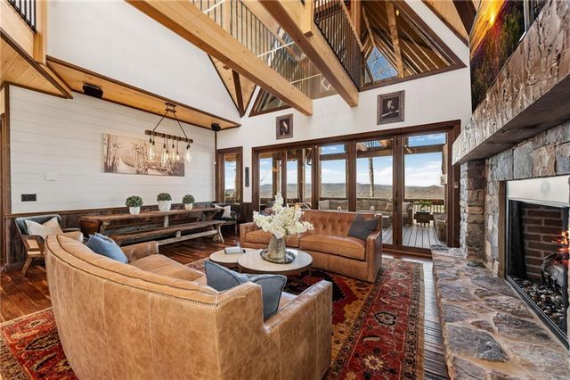 520 Overlook Drive, Blue Ridge, GA 30513