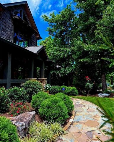 520 Overlook Drive, Blue Ridge, GA 30513