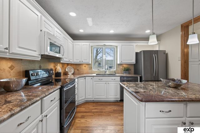 15017 Pepperwood Drive, Omaha, NE 68154