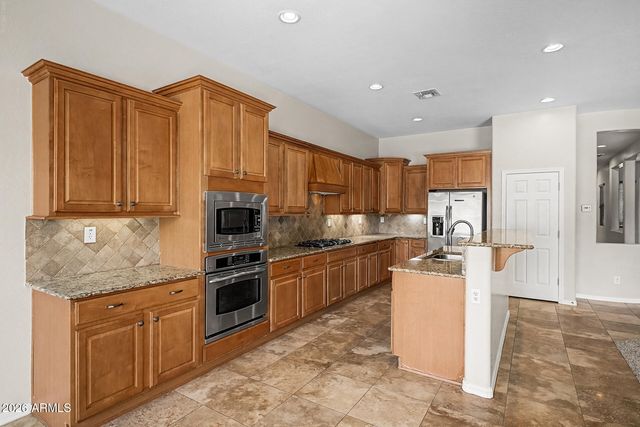2023 W CHIMNEY ROCK Road, Phoenix, AZ 85085