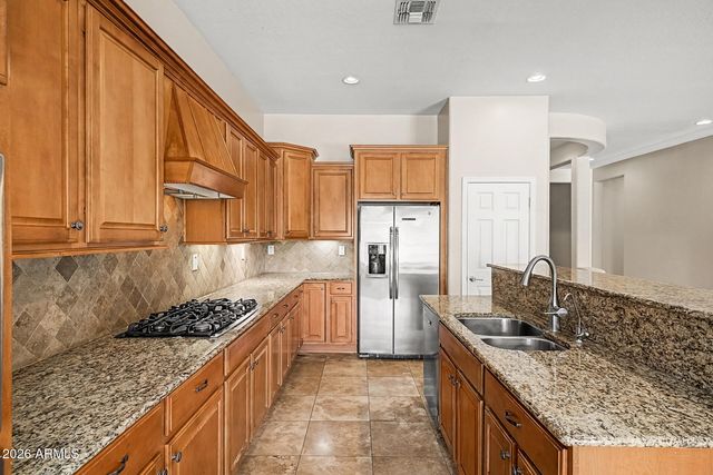 2023 W CHIMNEY ROCK Road, Phoenix, AZ 85085