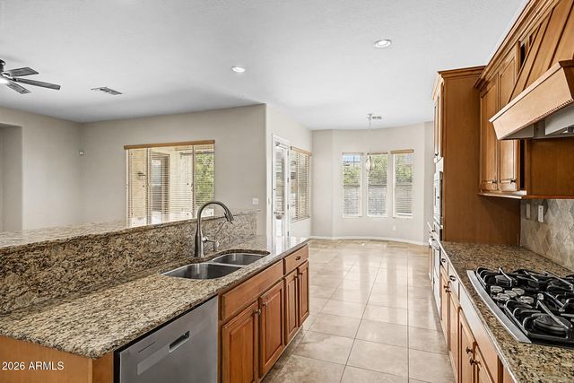 2023 W CHIMNEY ROCK Road, Phoenix, AZ 85085